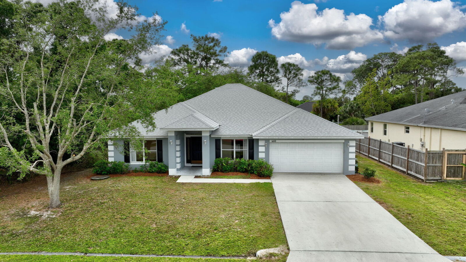 Property Photo:  1410 SW Glastonberry Avenue  FL 34953 