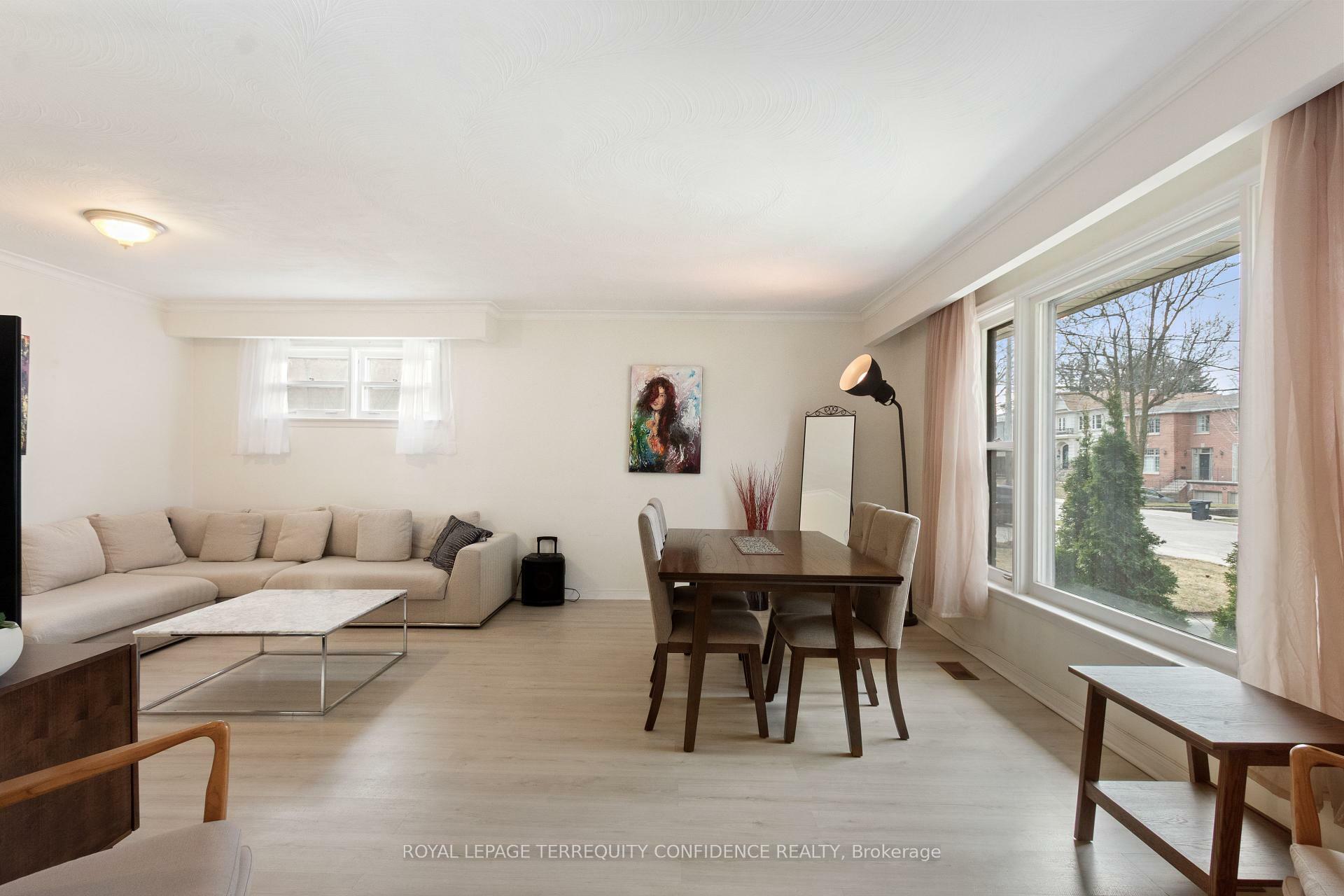 Property Photo: 125 Wedgewood Drive ON M2M 2H6