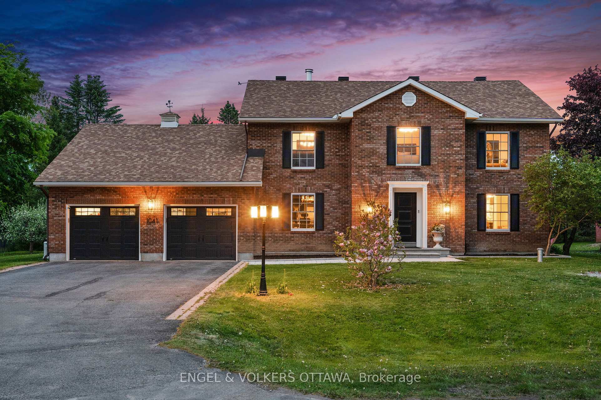 Property Photo: 1041 Brandywine Court ON K4M 1J2