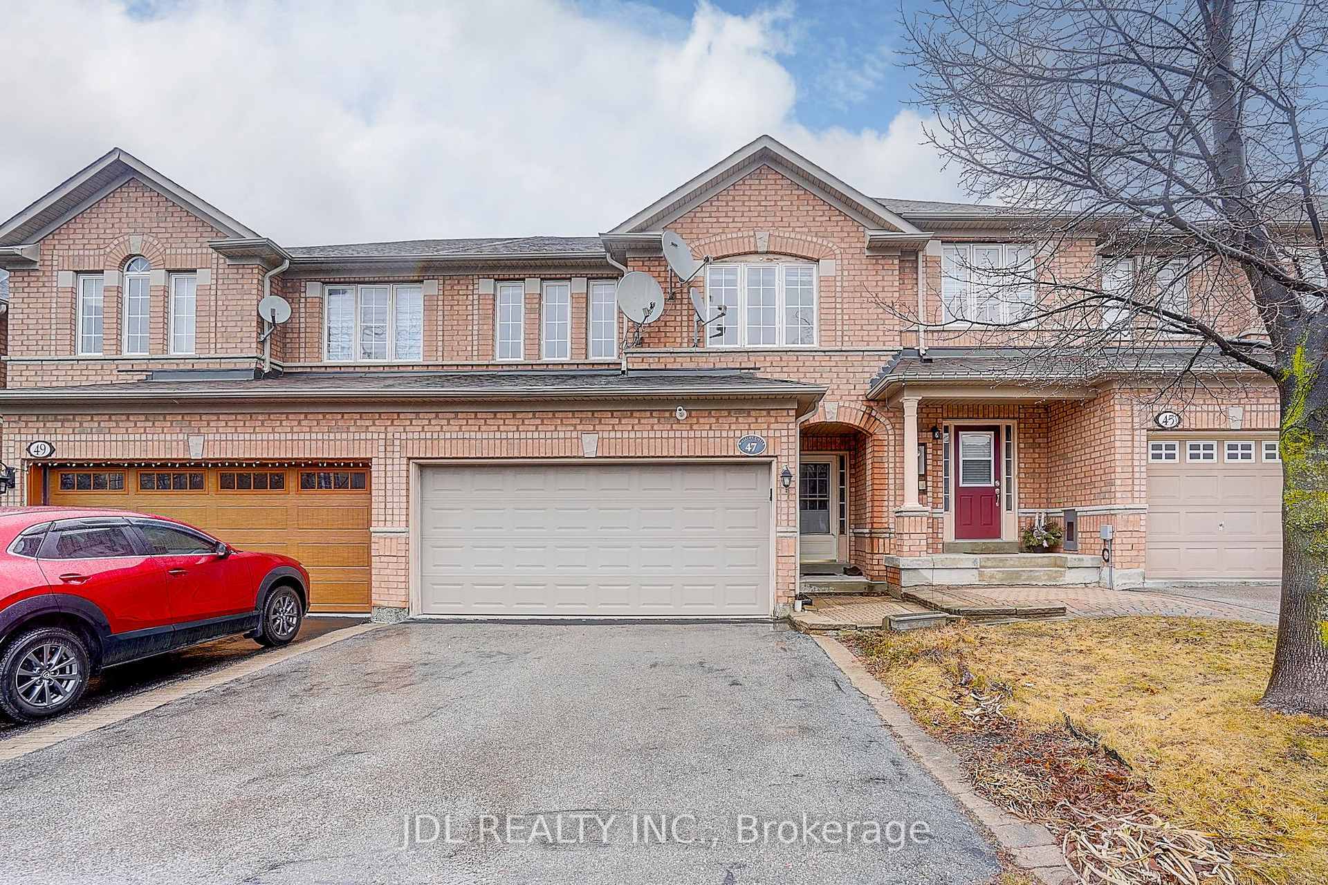 Property Photo: 47 Millcliff Circle ON L4G 7N7