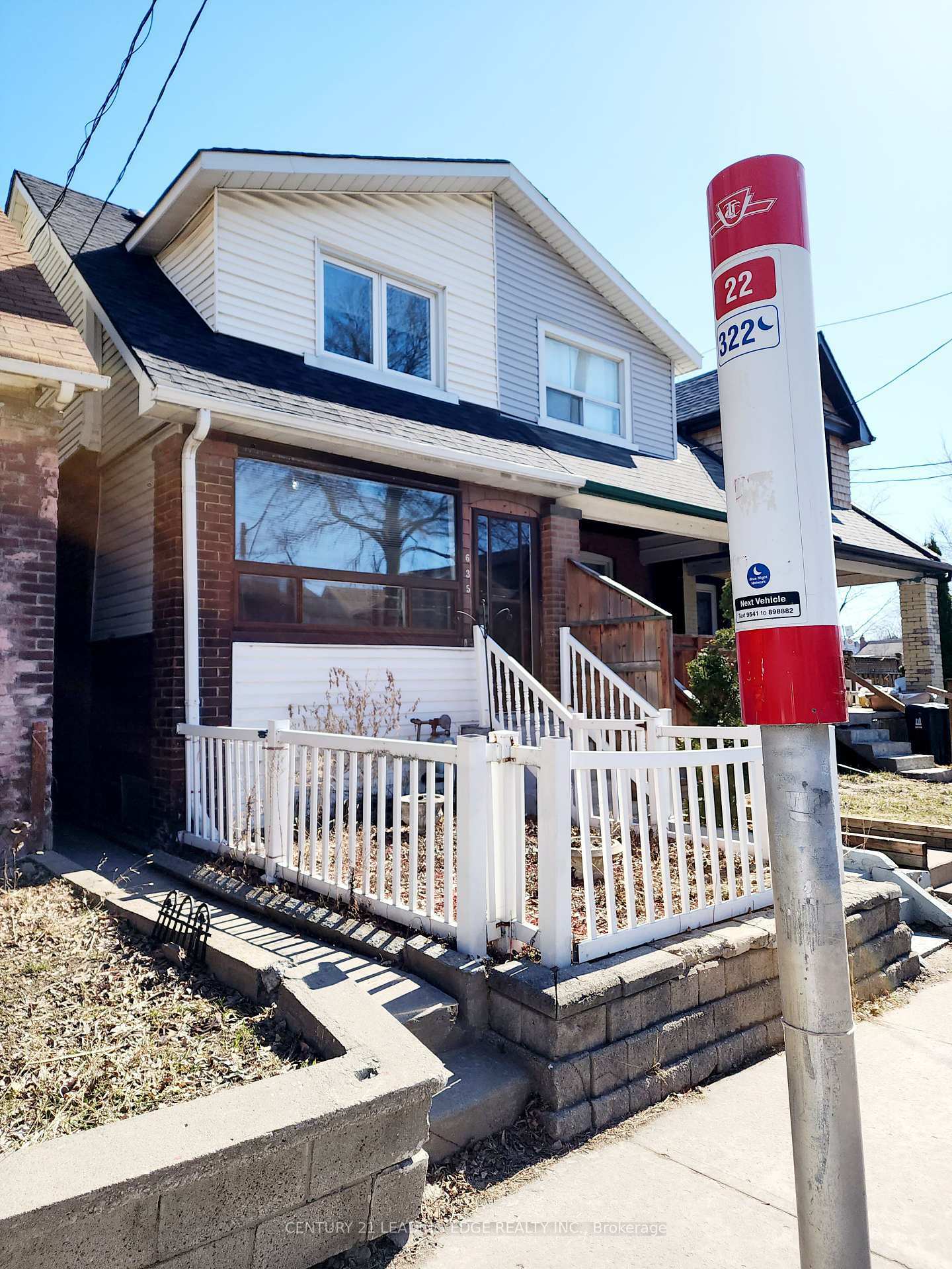 Photo de la propriété: 635 Coxwell Avenue ON M4C 3B8