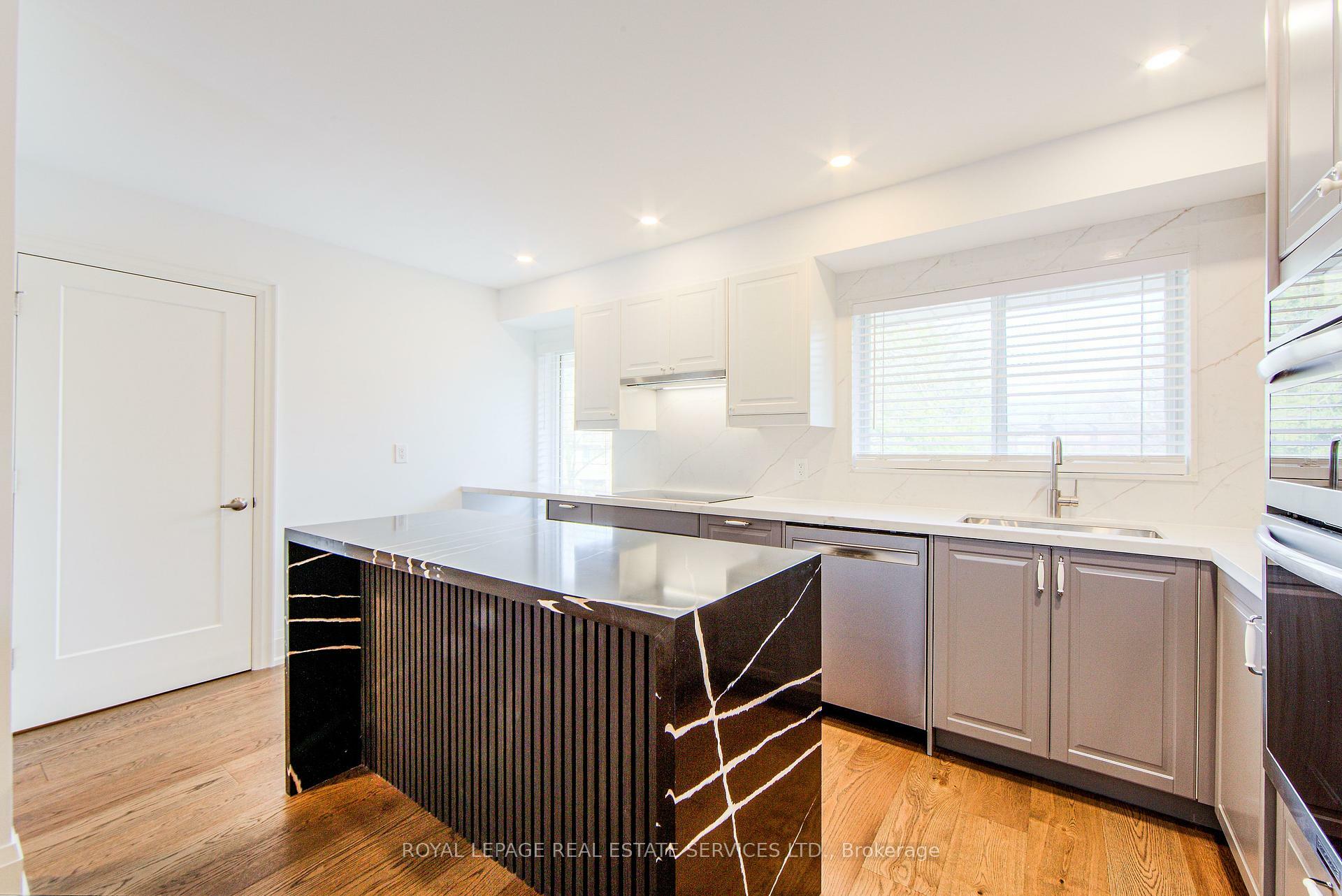 Property Photo: 27 Poplar Crescent ON L4G 3M4