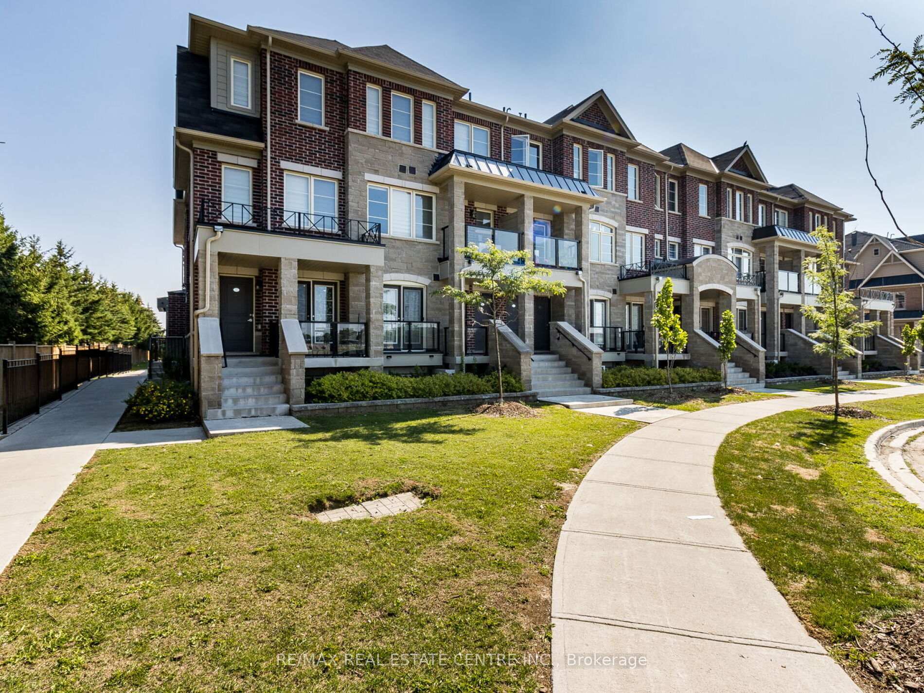 Property Photo: 200 Veterans Drive 09 ON L7A 4S6