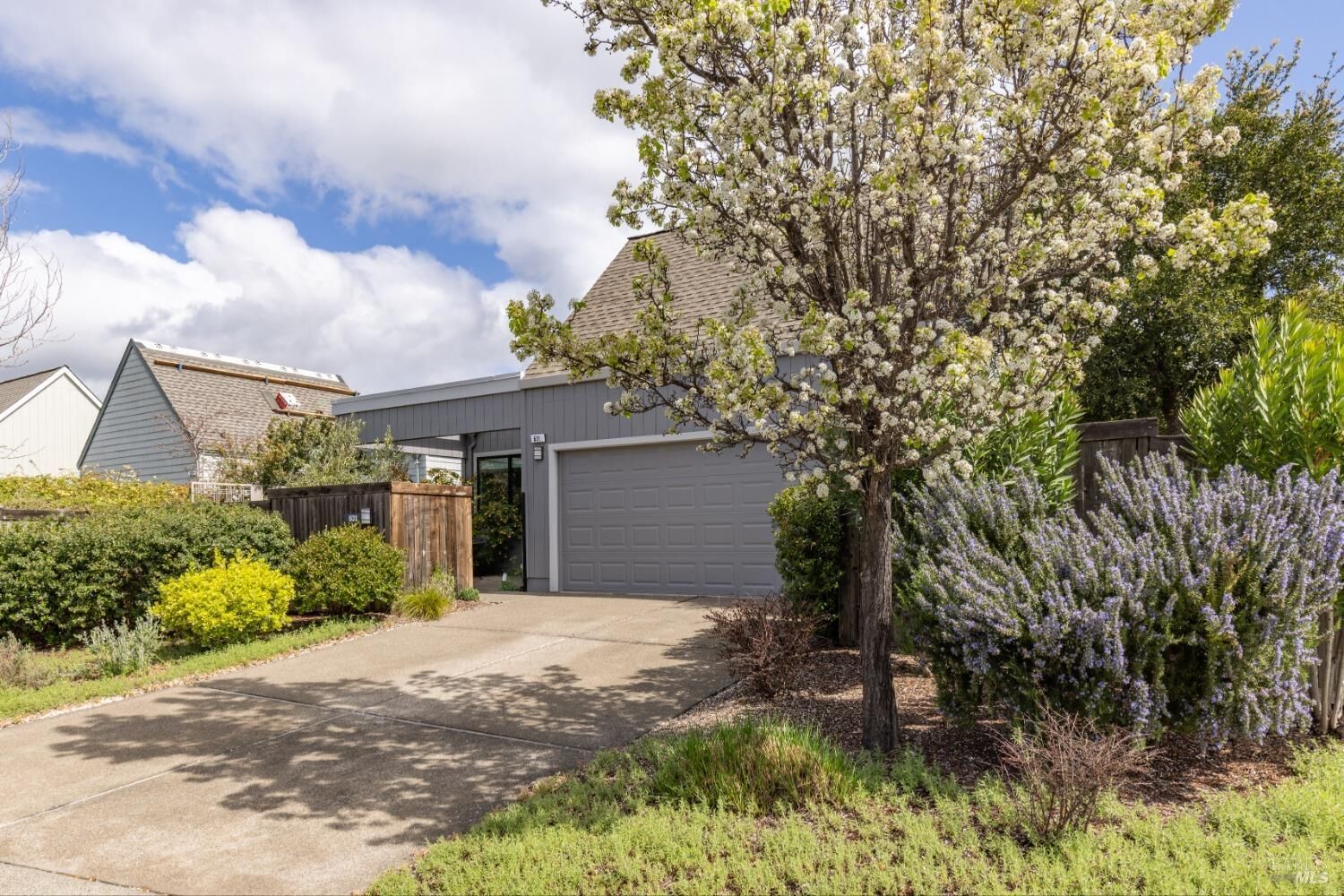 Property Photo: 631 Lobelia Court CA 95476
