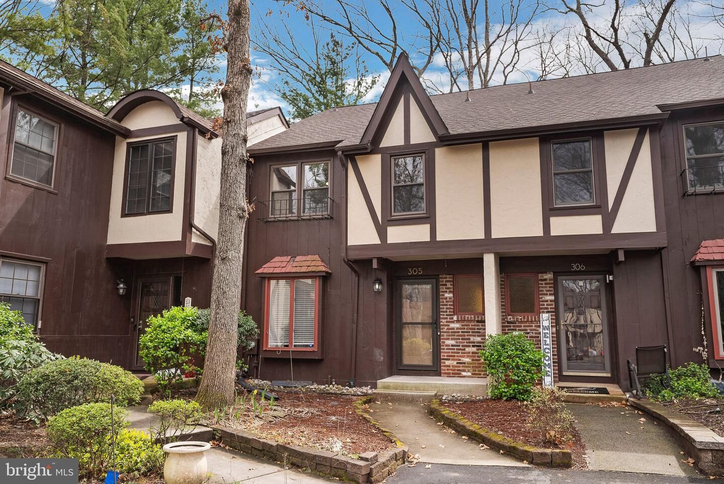 Property Photo:  305 Byron Court  NJ 08081 