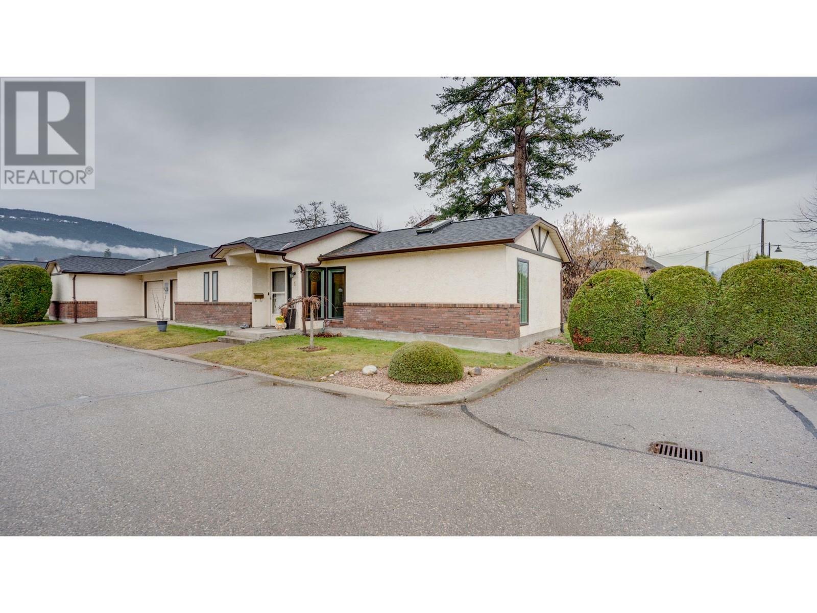 Property Photo: 4311 20 Street 1 BC V1T 4E4
