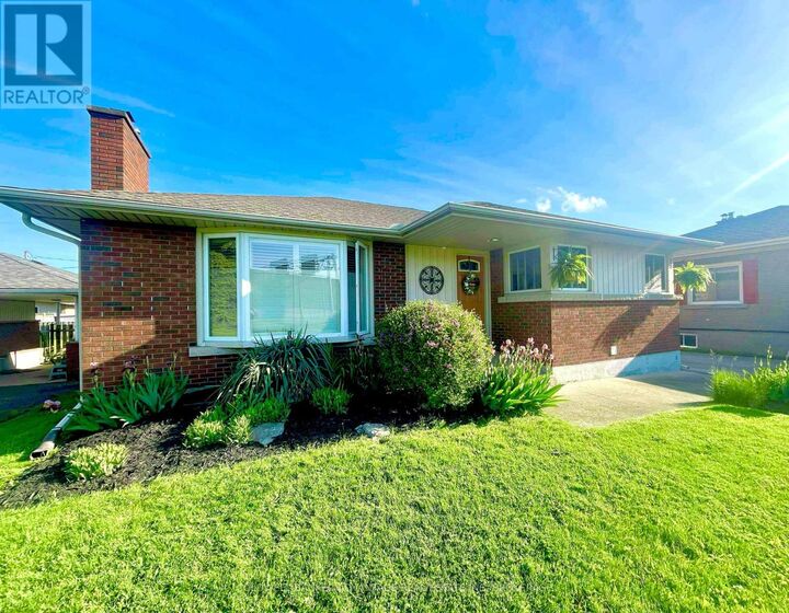 Property Photo: 9 Meadowvale Drive ON L2N 3Z6