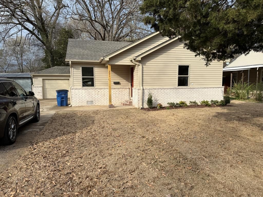 Property Photo:  221 Worthington Drive  AR 72301 