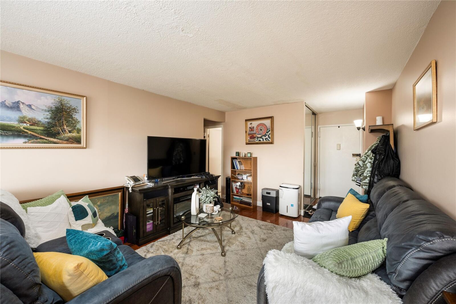 Property Photo: 357 N Broadway 2B NY 10701