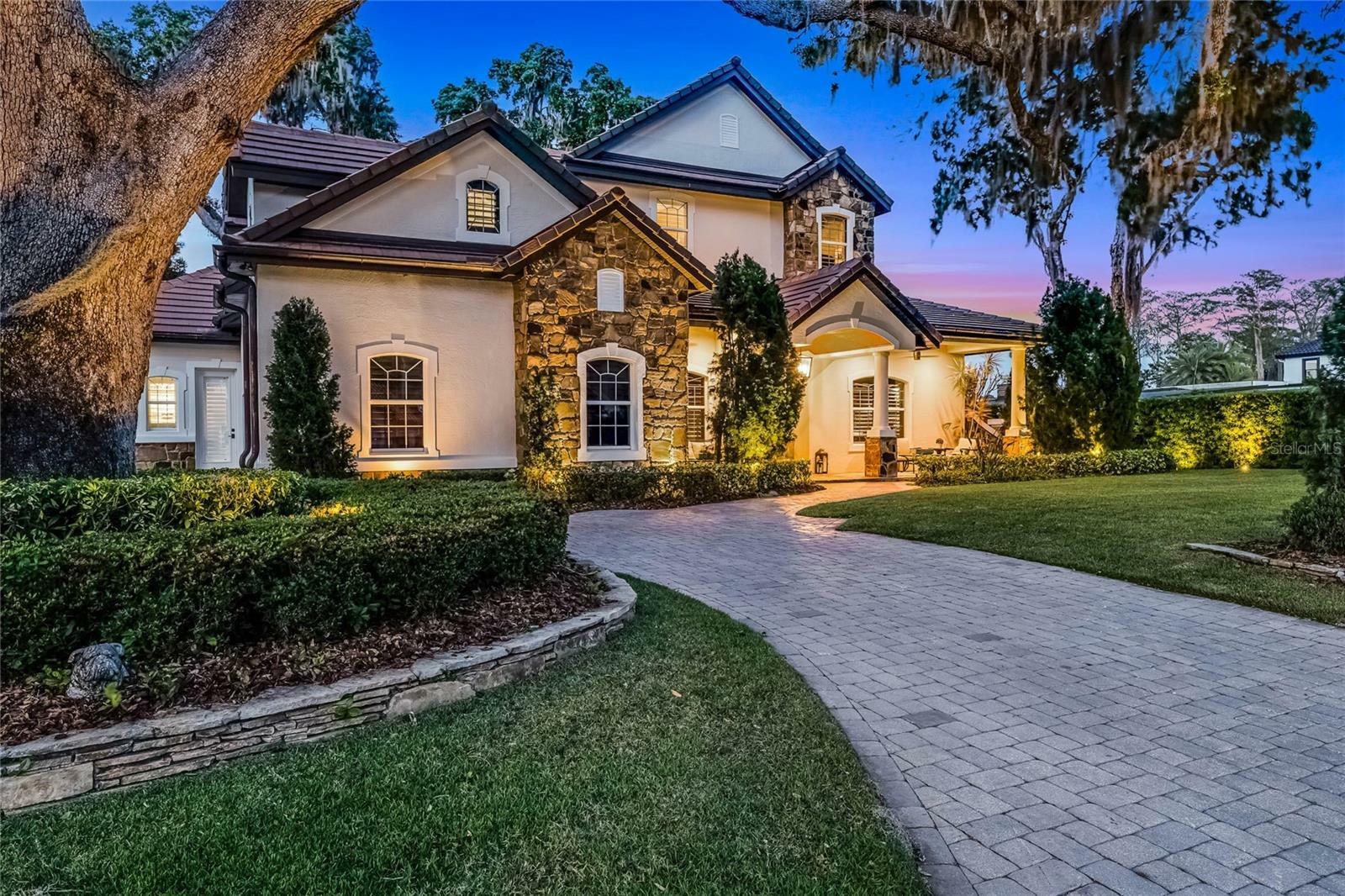 Property Photo: 805 W 2nd Avenue FL 34786