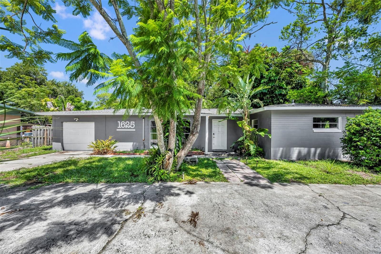 Property Photo: 1625 Thornton Avenue FL 32780