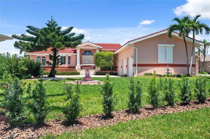 Property Photo:  320 Bath Club Blvd S  FL 33708 