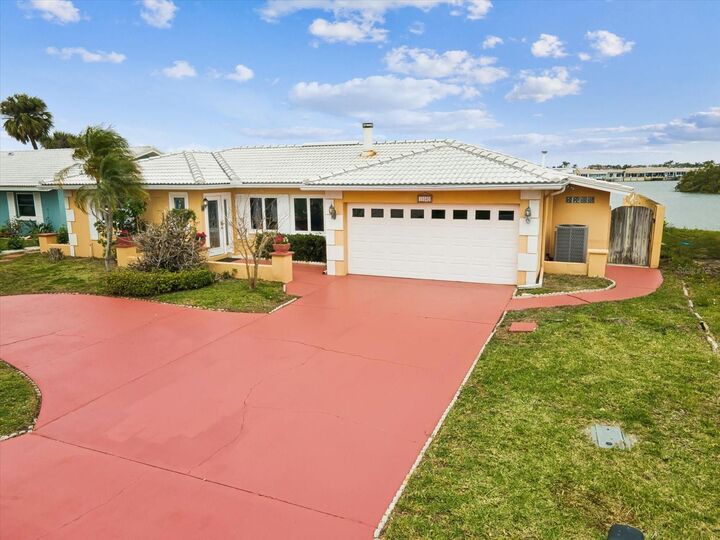 Property Photo:  11549 48th Ave N  FL 33708 