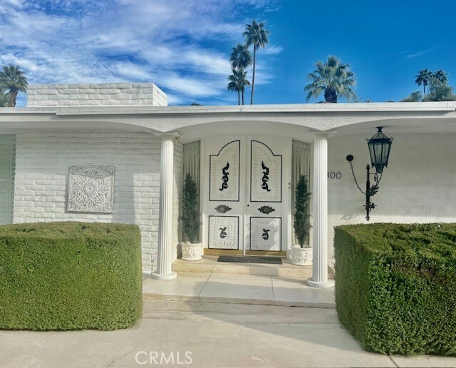 Property Photo:  300 S Patencio Road  CA 92262 