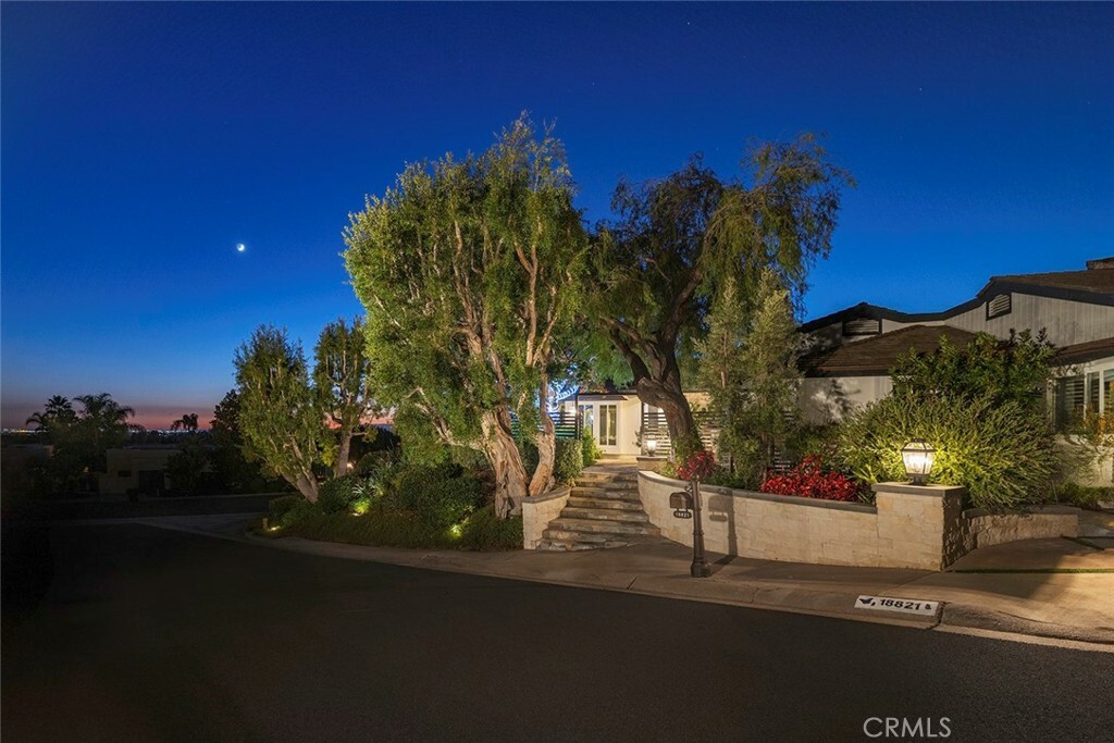 Property Photo: 18821 Ridgeview Circle CA 92861