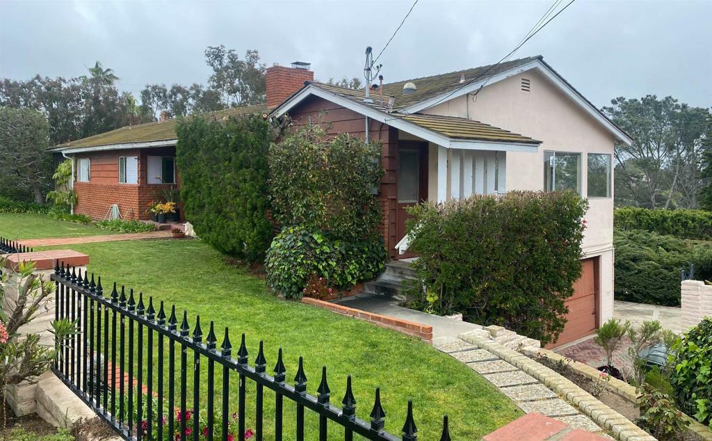 Property Photo: 557 Canyon Dr CA 92075