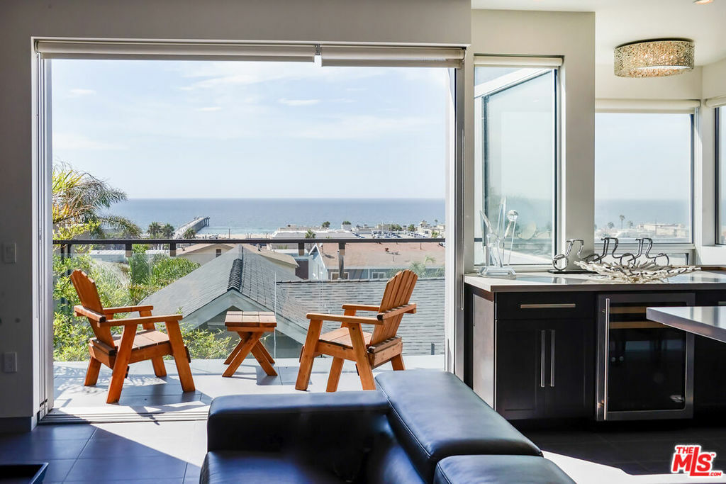 1204 Monterey Boulevard  Hermosa Beach CA 90254 photo