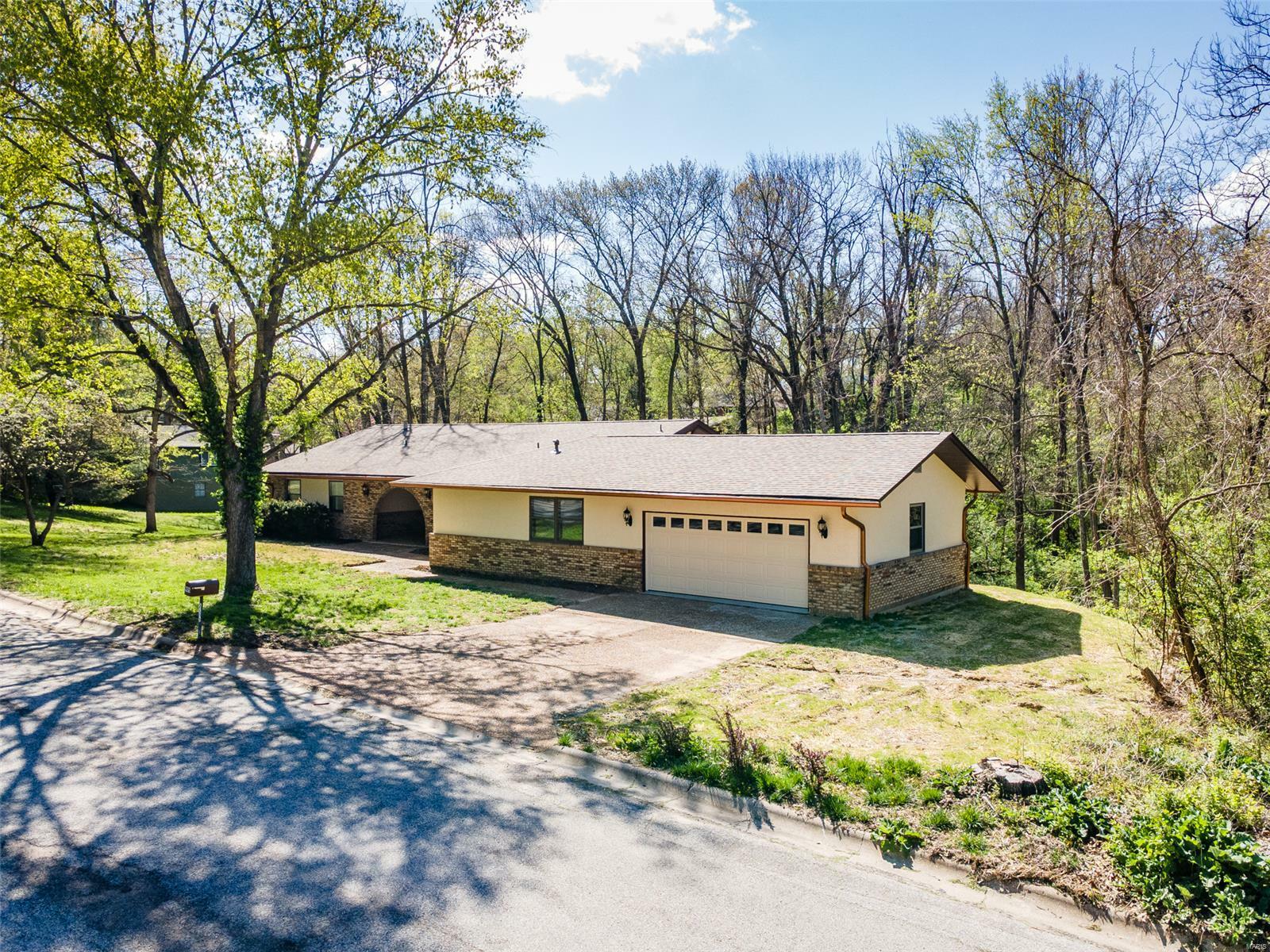 Property Photo: 905 Northdale Drive IL 62002