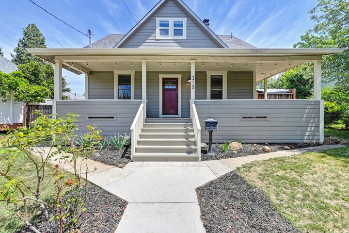 Property Photo: 319 Pleasant St CA 95945