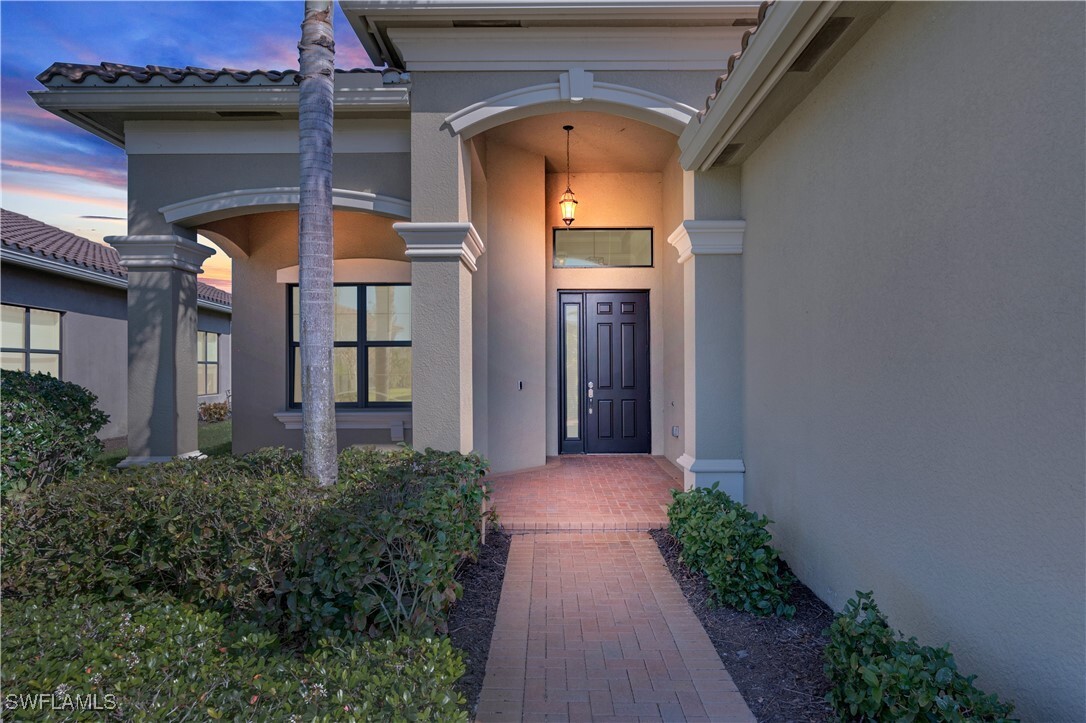 Property Photo: 2820 Cinnamon Bay Circle FL 34119