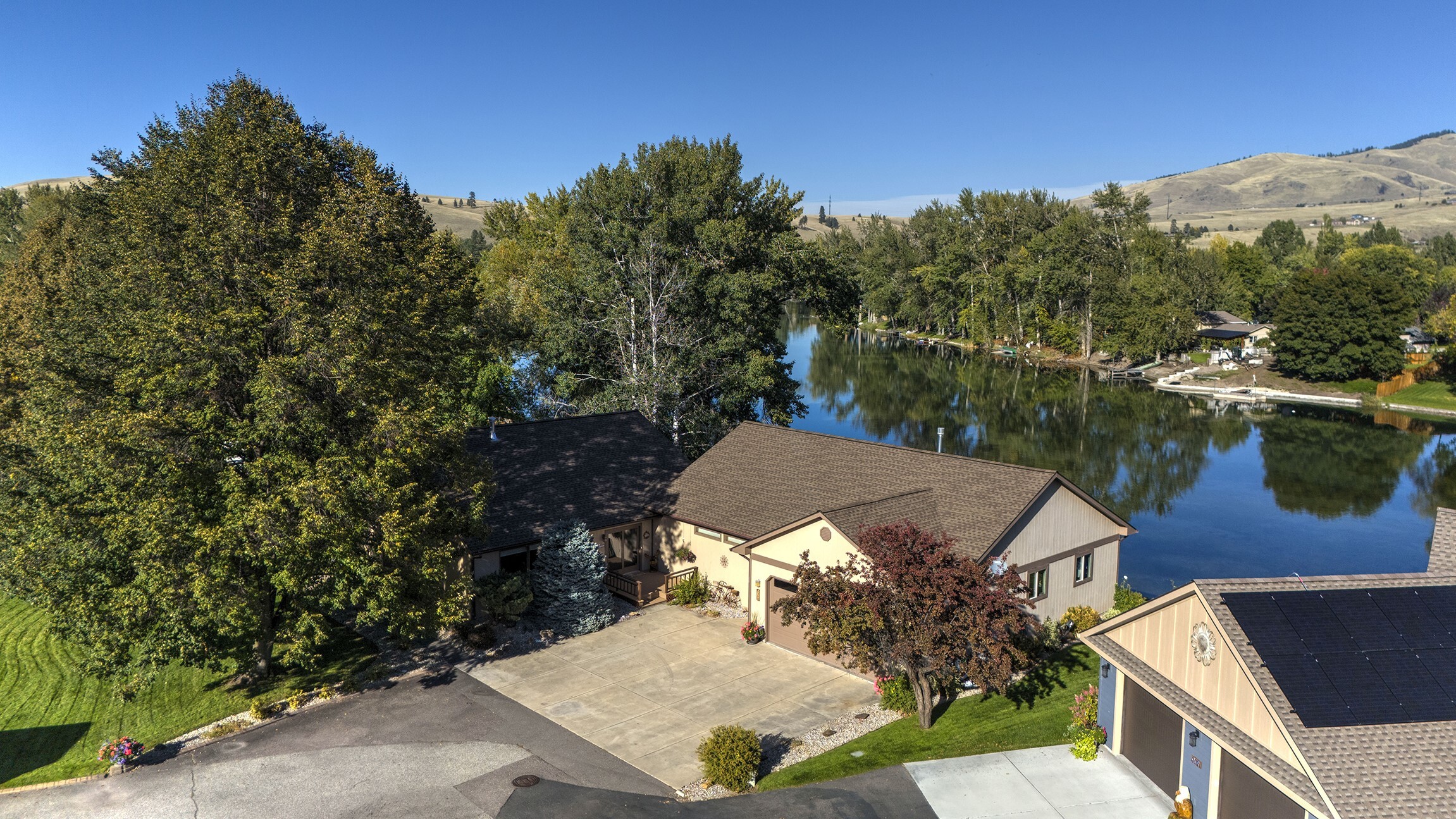 Property Photo: 300 Lakeview Court MT 59847