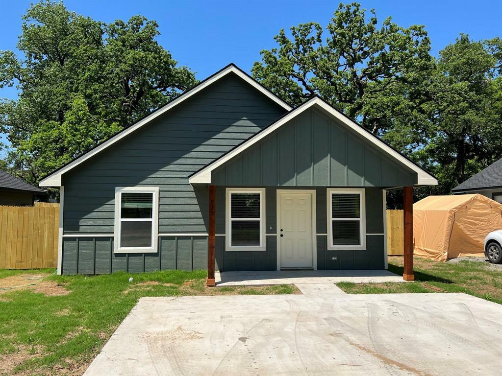 Property Photo: 933 Rice Street TX 75020