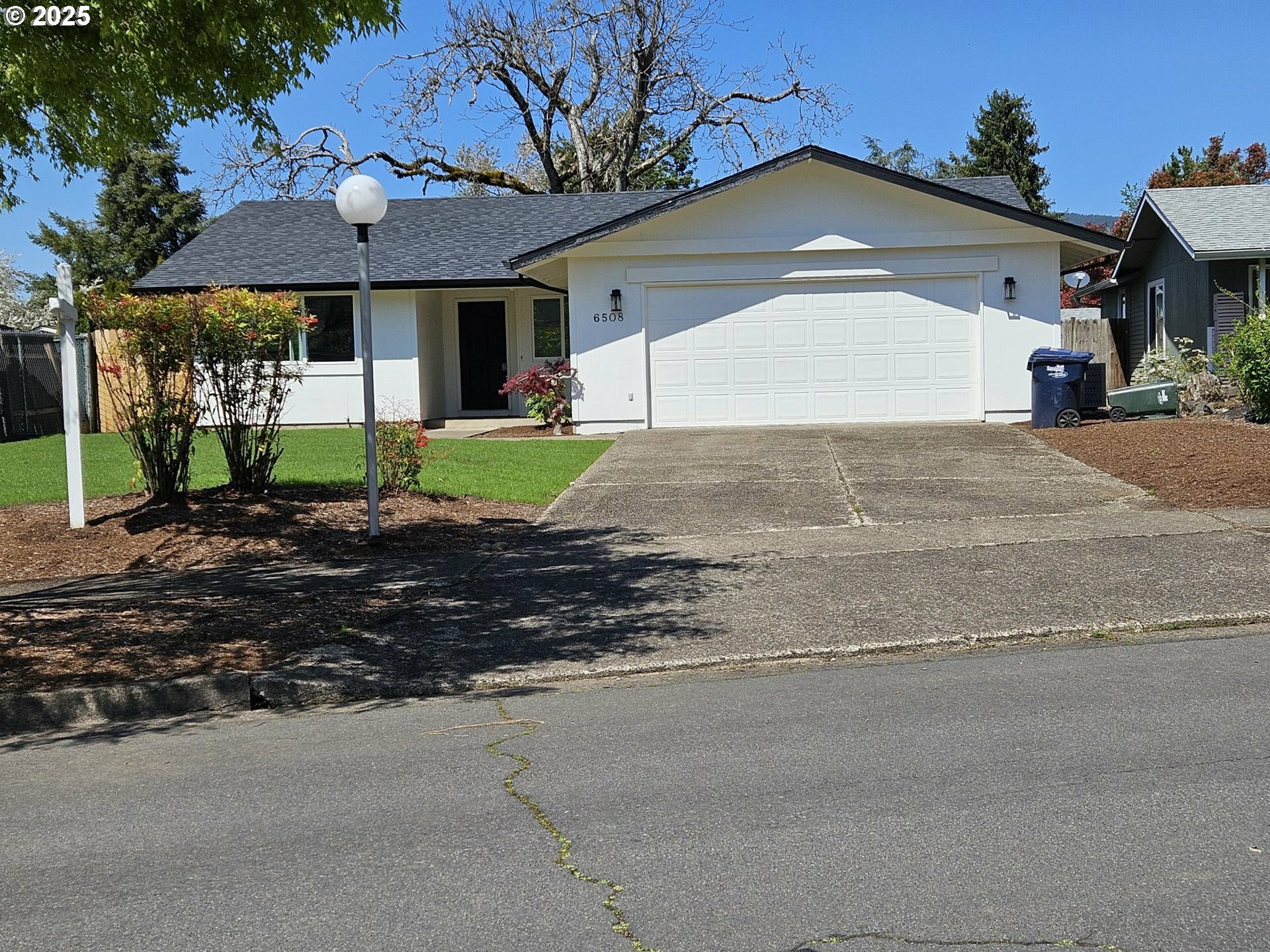 Property Photo: 6508 E St OR 97478