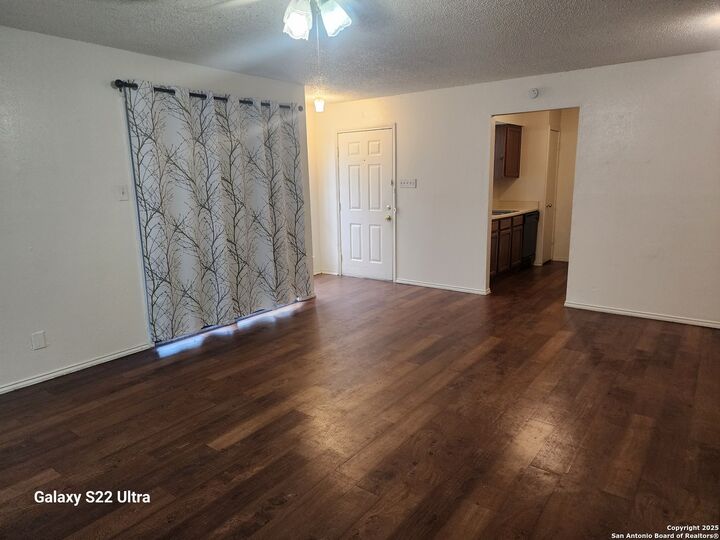 Property Photo: 812 Station St TX 78109