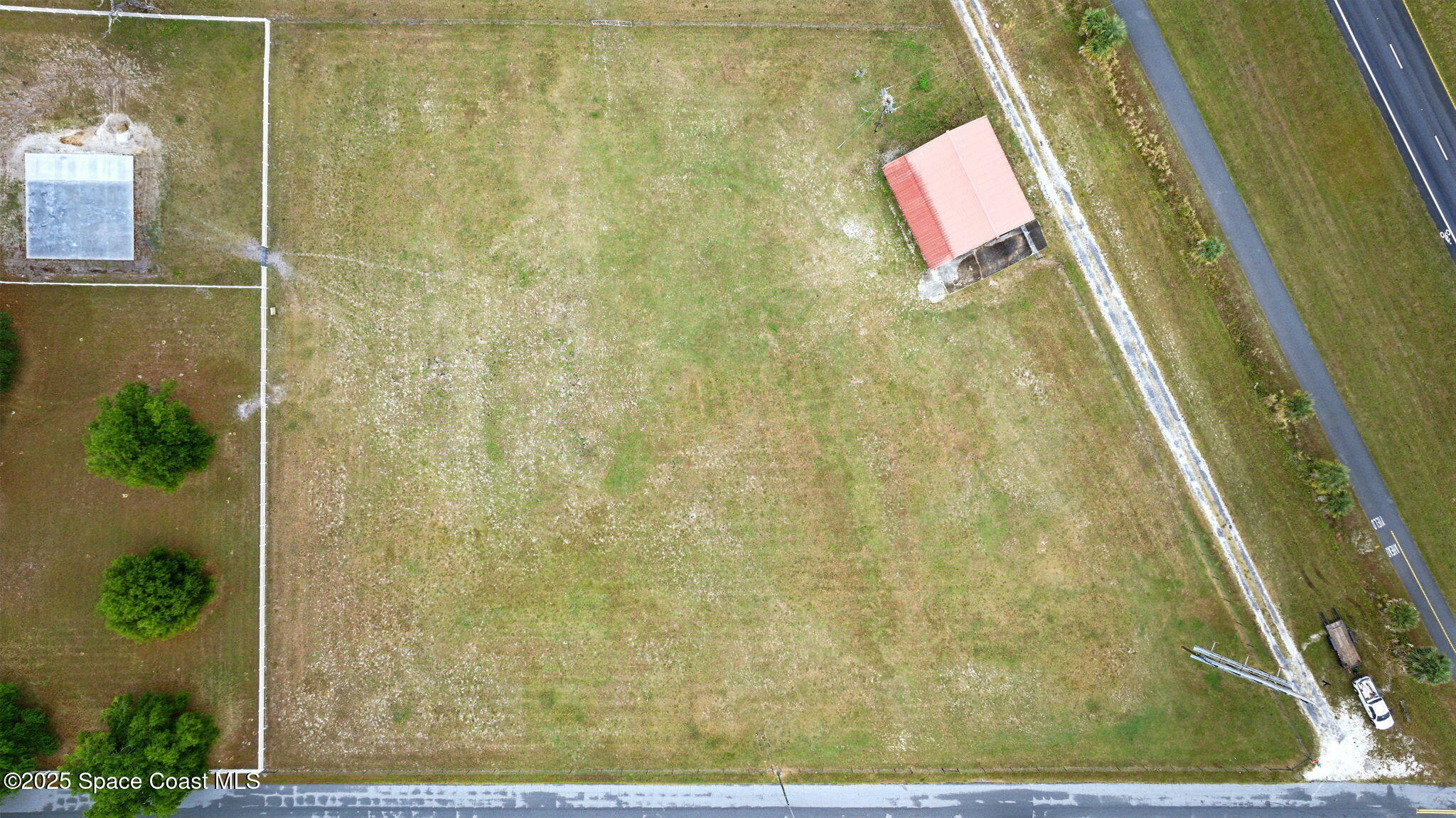 Property Photo: 100 Nichols Road FL 32796