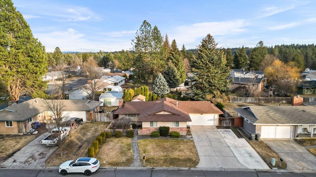 Property Photo: 11710 N Madison St WA 99218
