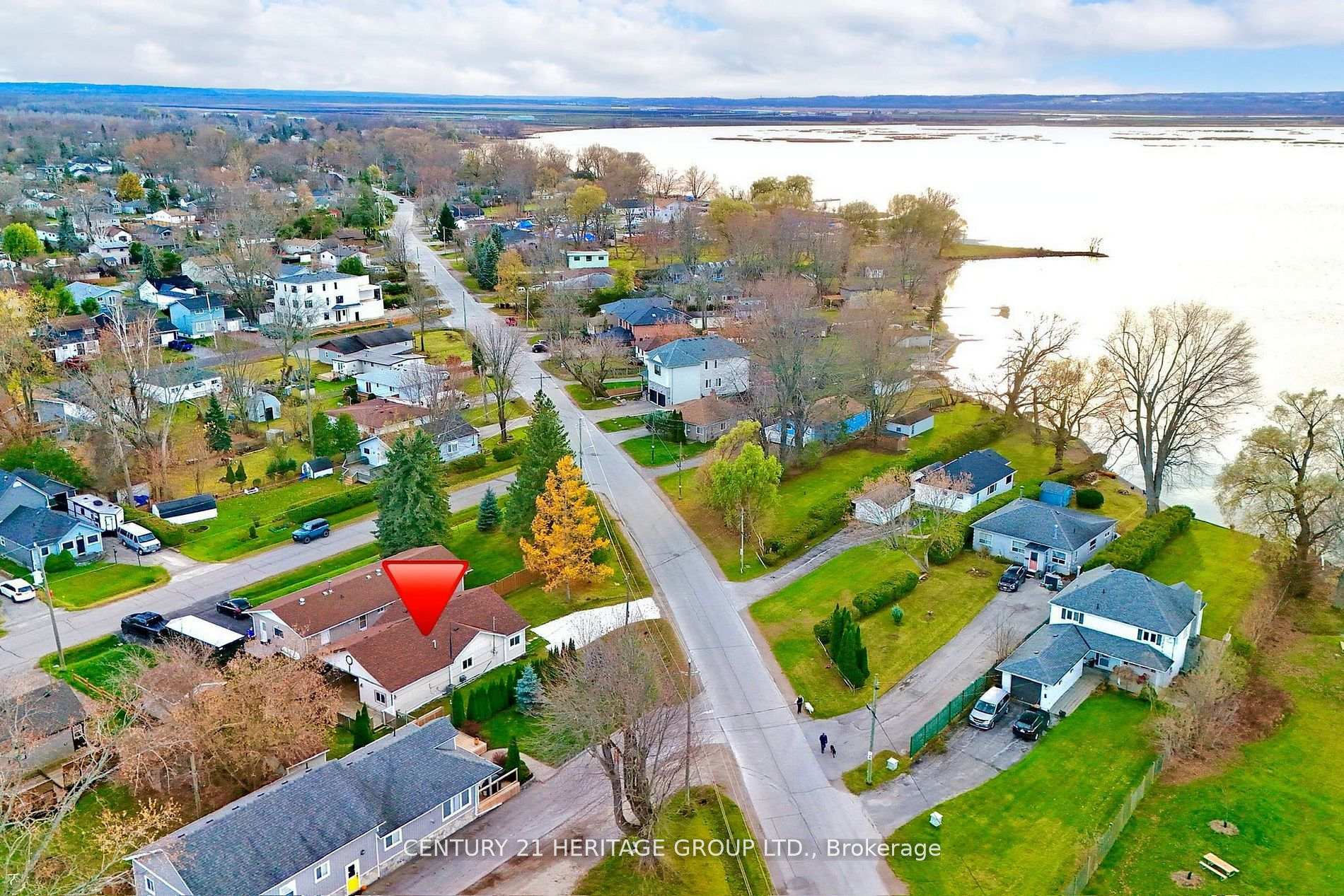 Property Photo: 493 Lake Drive S ON L4P 1R5