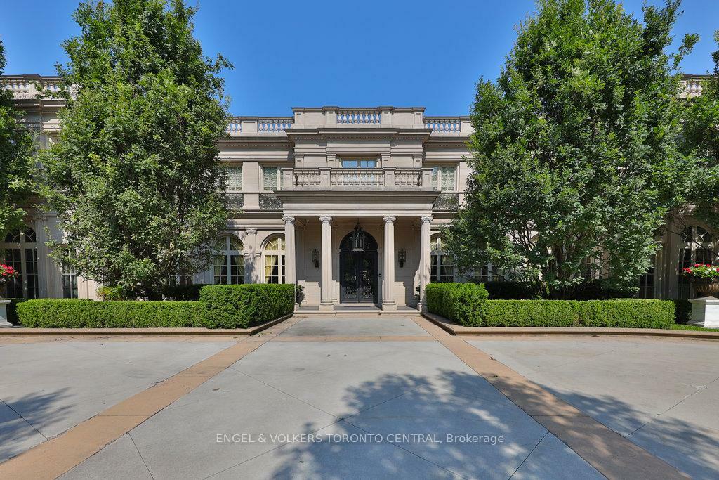 Property Photo: 489 Lakeshore Road E ON L6J 1K4