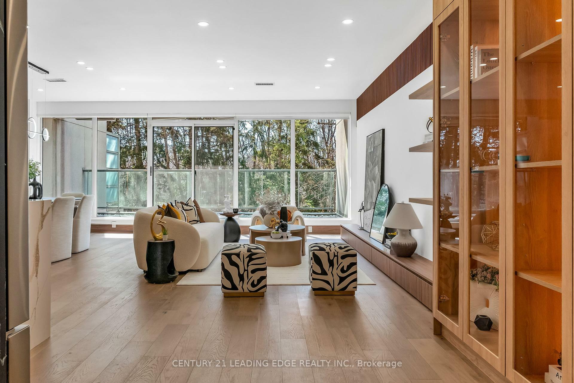 Property Photo: 1 Watergarden Way 208 ON M2K 2Z7