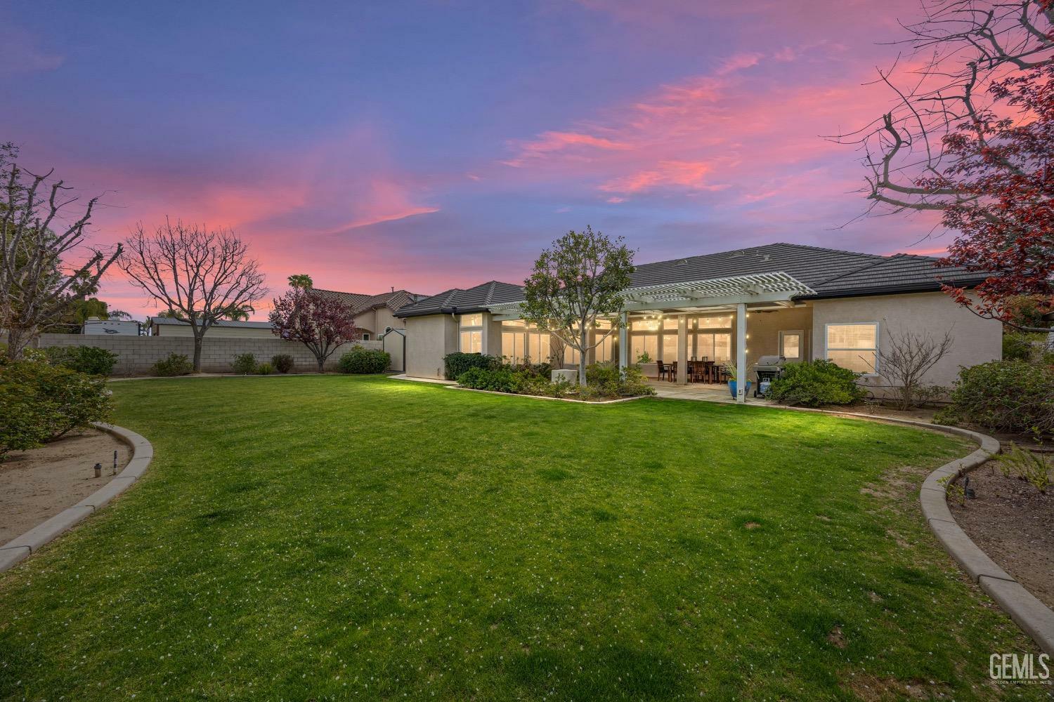 Property Photo: 13404 Phoenix Palm Court CA 93314