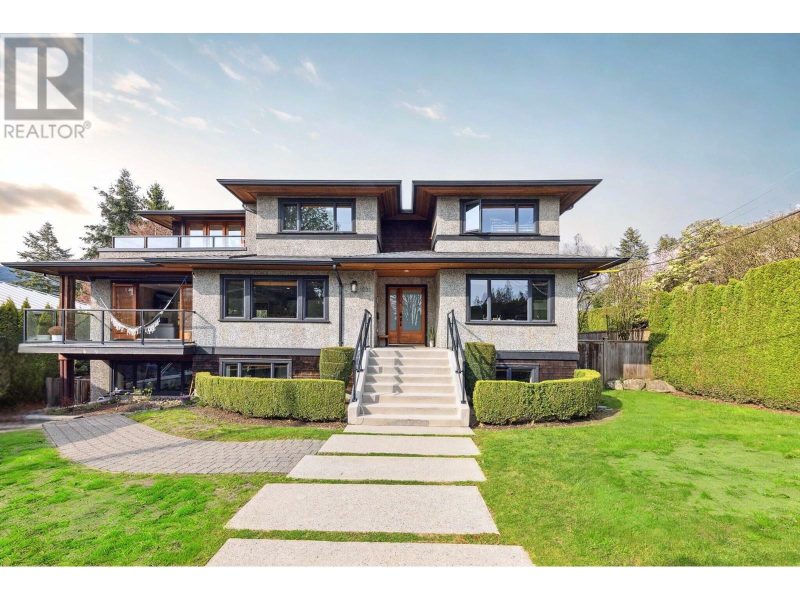 Property Photo: 1031 Inglewood Avenue BC V7T 1Y1