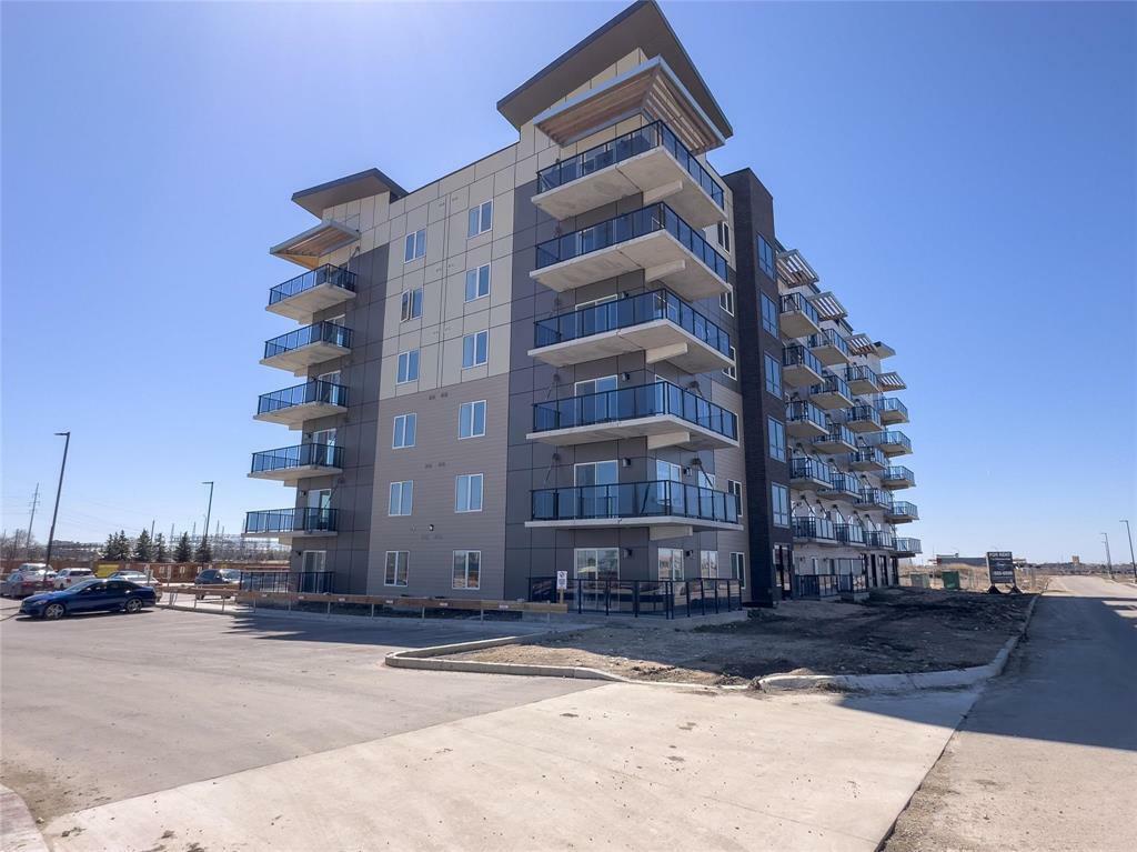 Property Photo: 635 Ballantrae Drive MB R3T 3K4