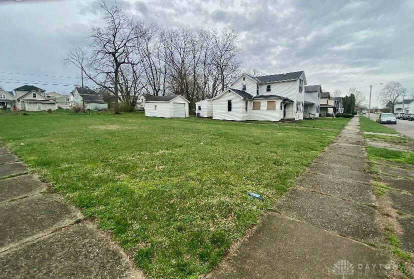 Property Photo: 409 W Southern Avenue OH 45506