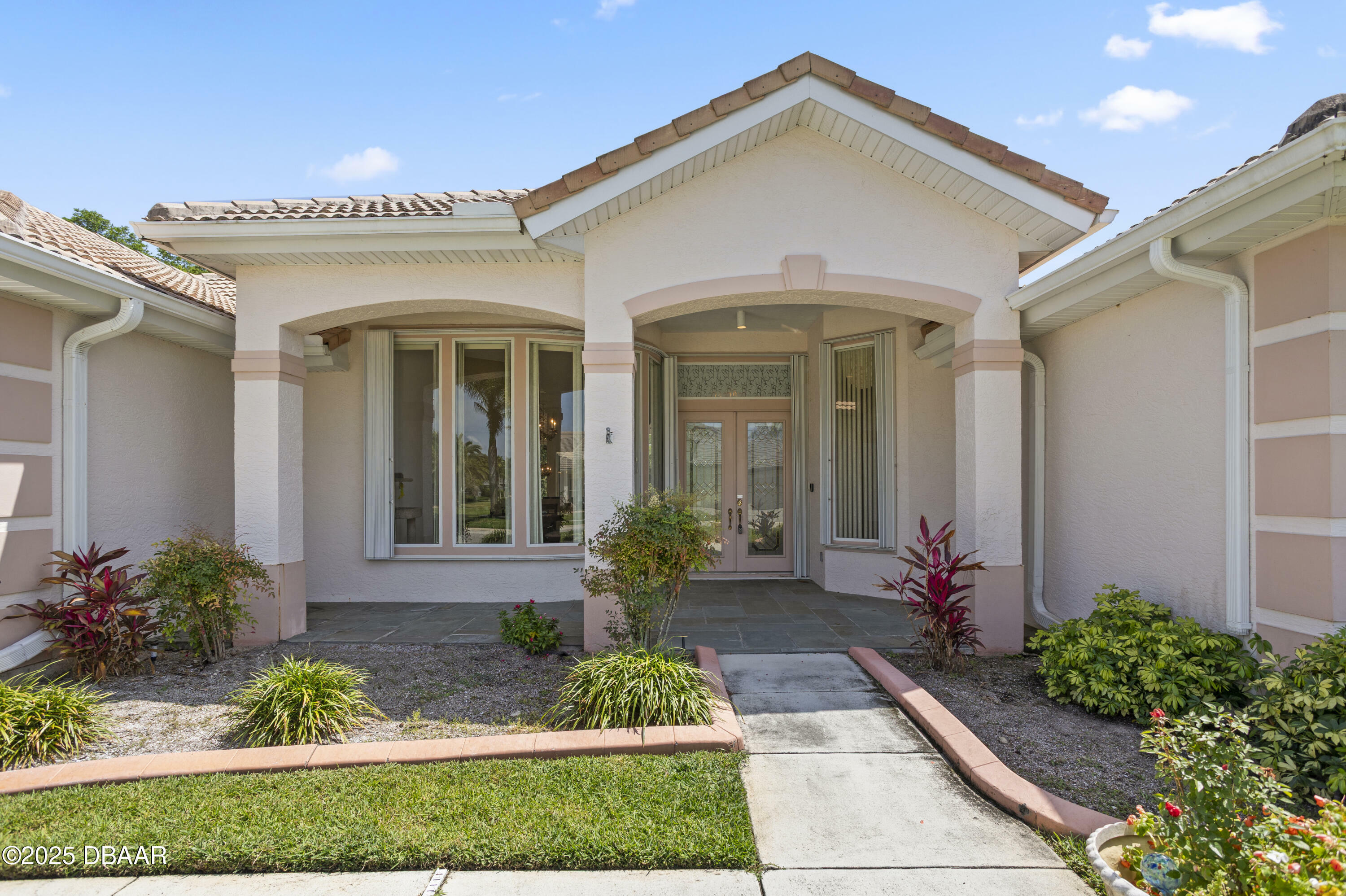 Property Photo: 6111 Oxbow Bend Lane FL 32128