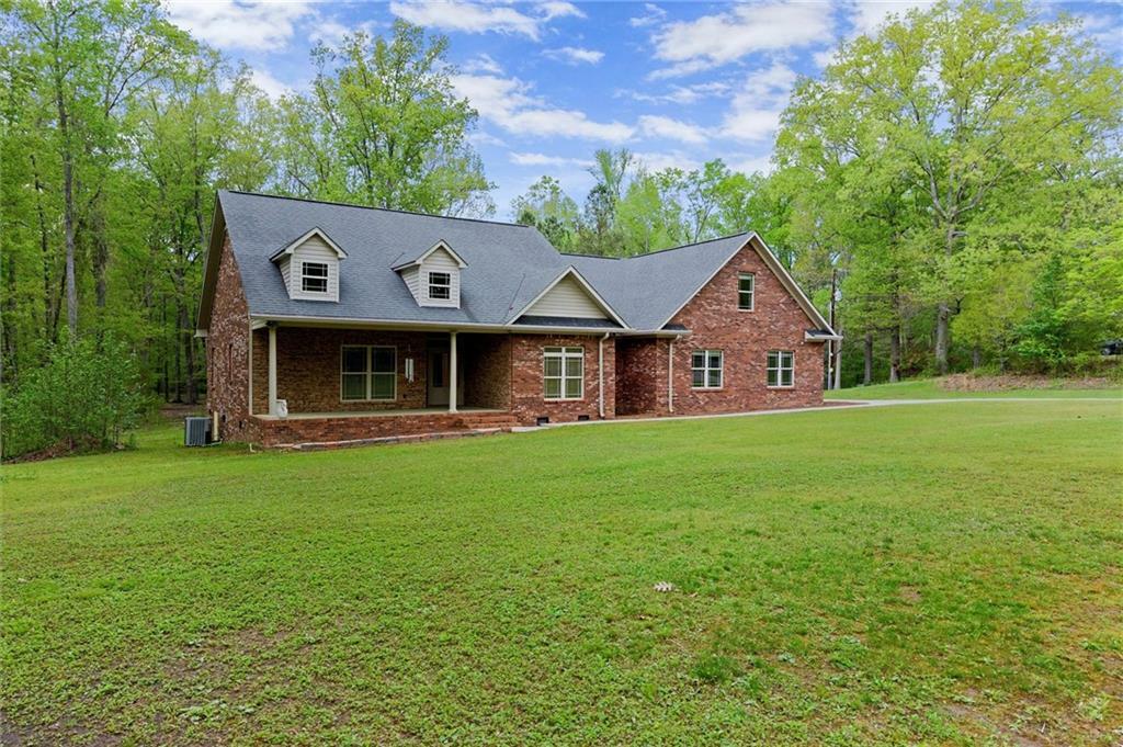 Property Photo: 204 Rollingwood Circle NW GA 30165