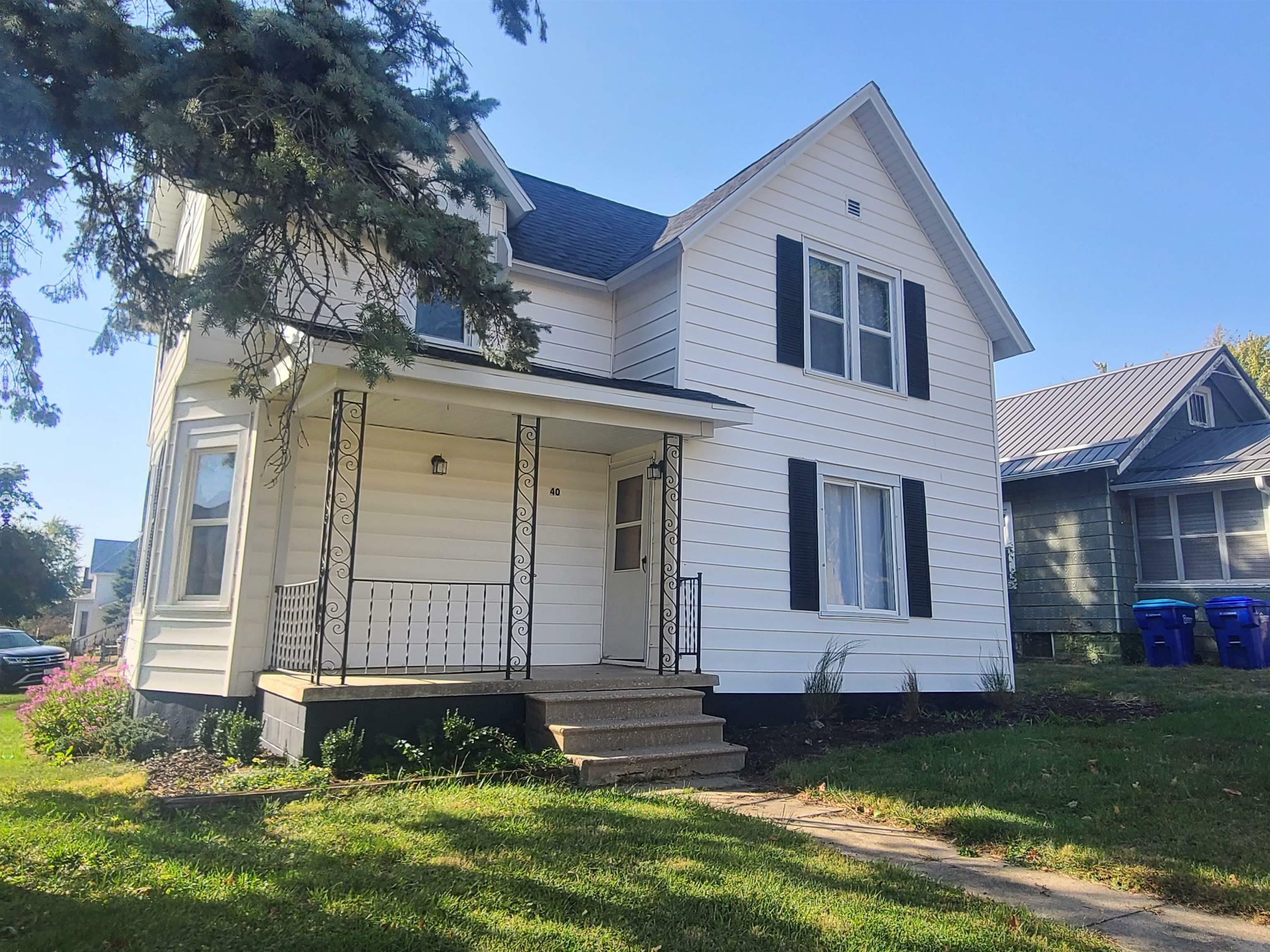 Property Photo:  40 SE 5th Avenue  IA 50662 