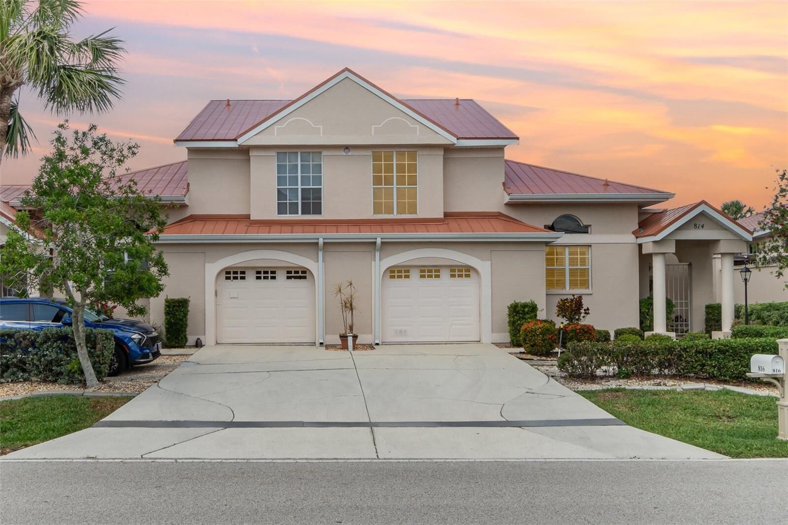 Property Photo: 814 Via Tripoli FL 33950