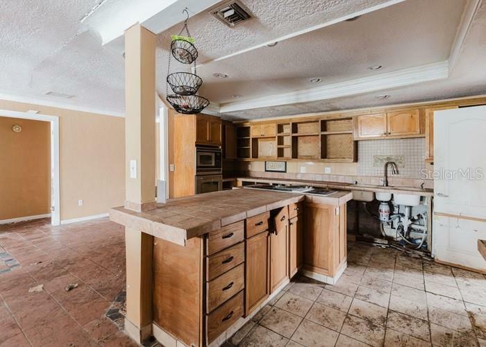 Property Photo: 11120 5th Street E FL 33706
