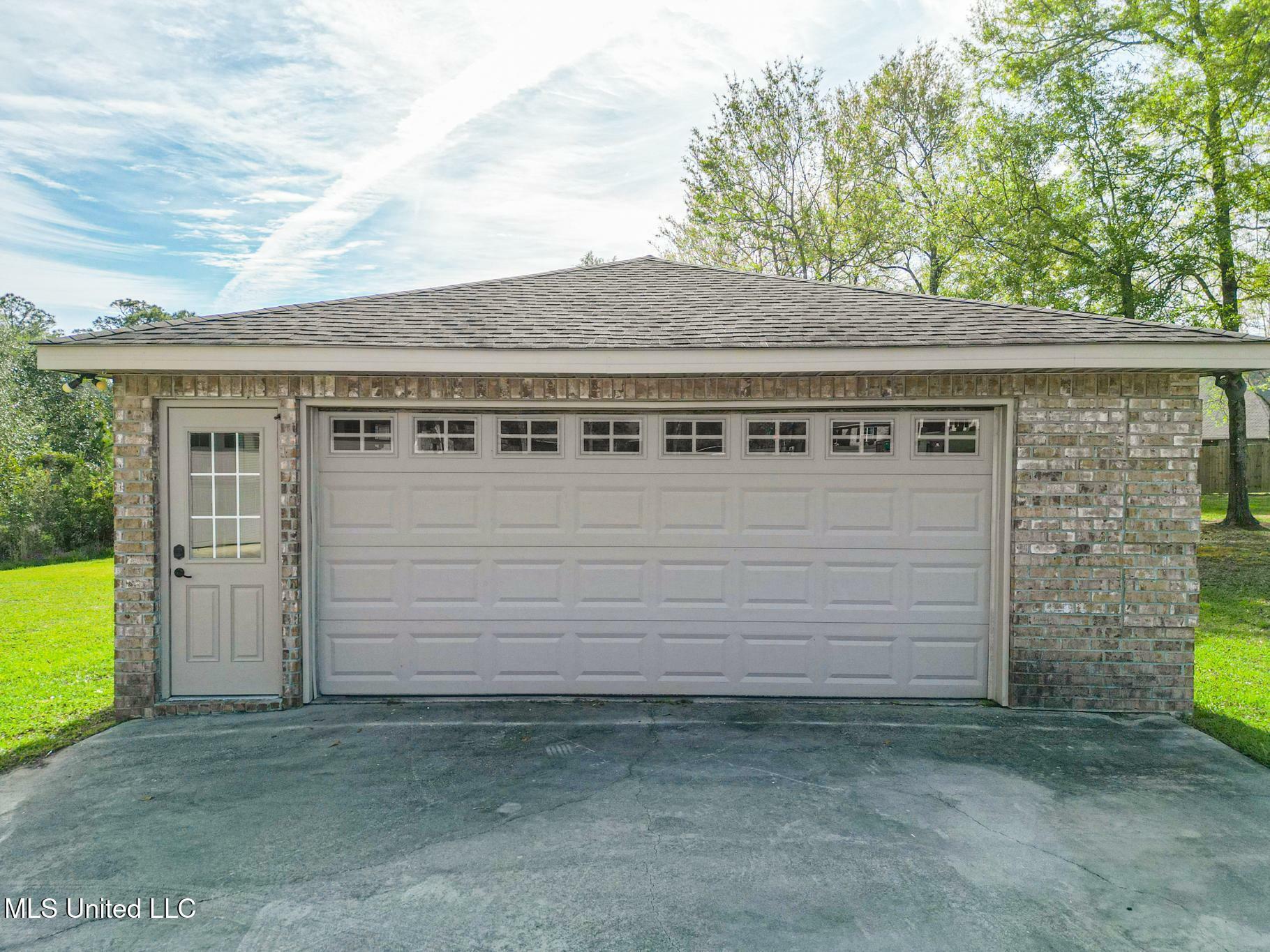 Property Photo: 7808 Zachary Oaks Drive MS 39532
