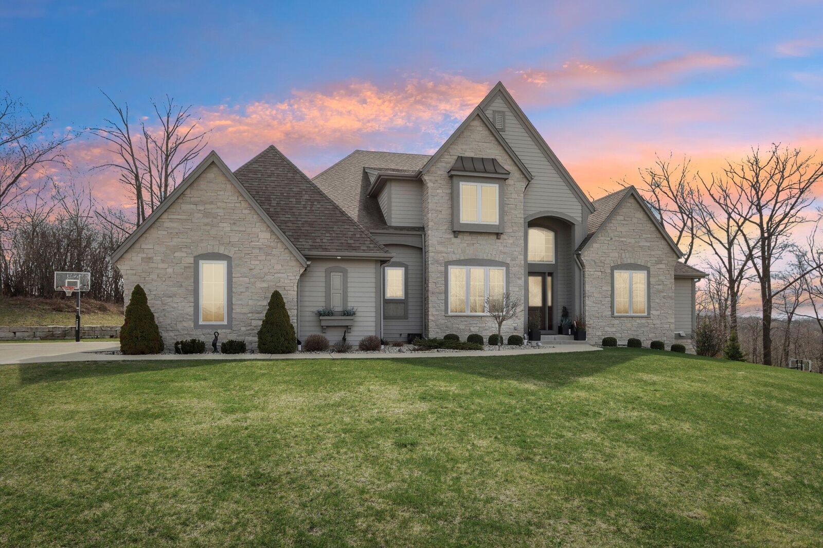 Property Photo: 1260 Lorien Ct WI 53045
