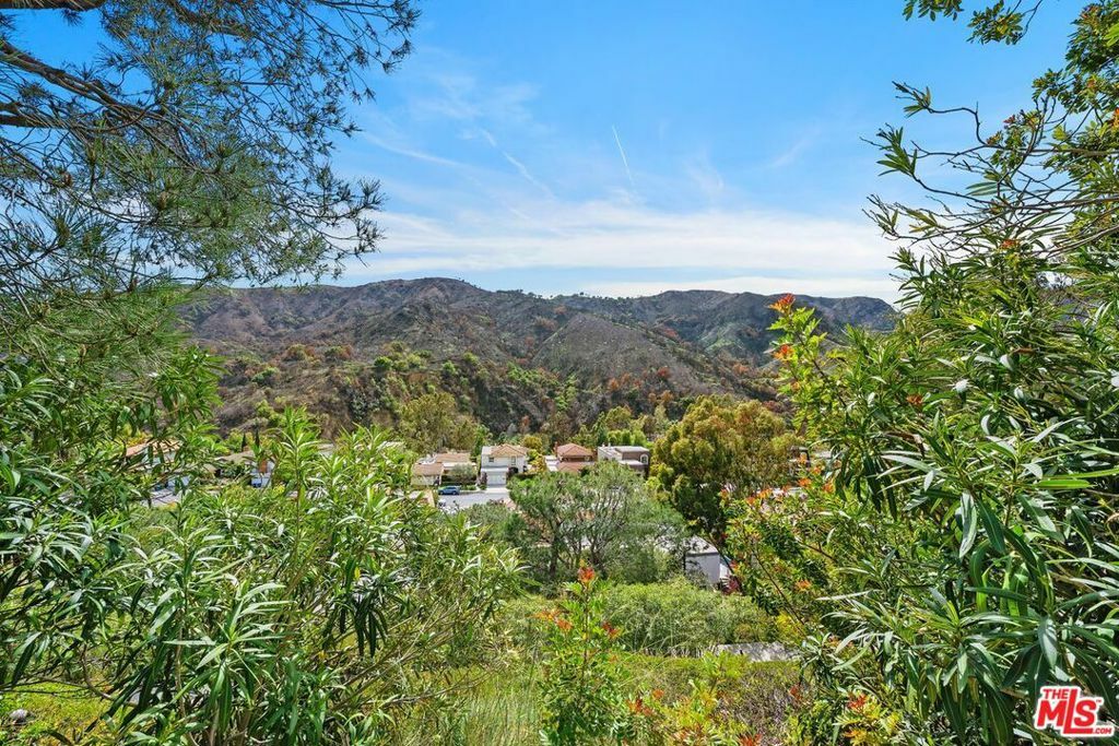 Property Photo: 1317 Avenida De Cortez CA 90272
