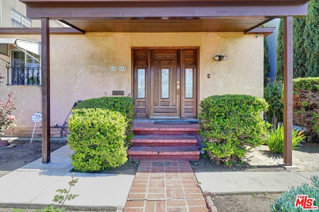 844 N Poinsettia Place  Los Angeles CA 90046 photo