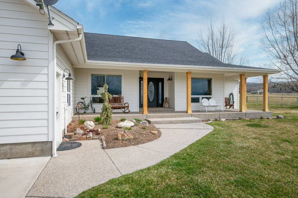 Property Photo: 5632 Fairview Lane MT 59833