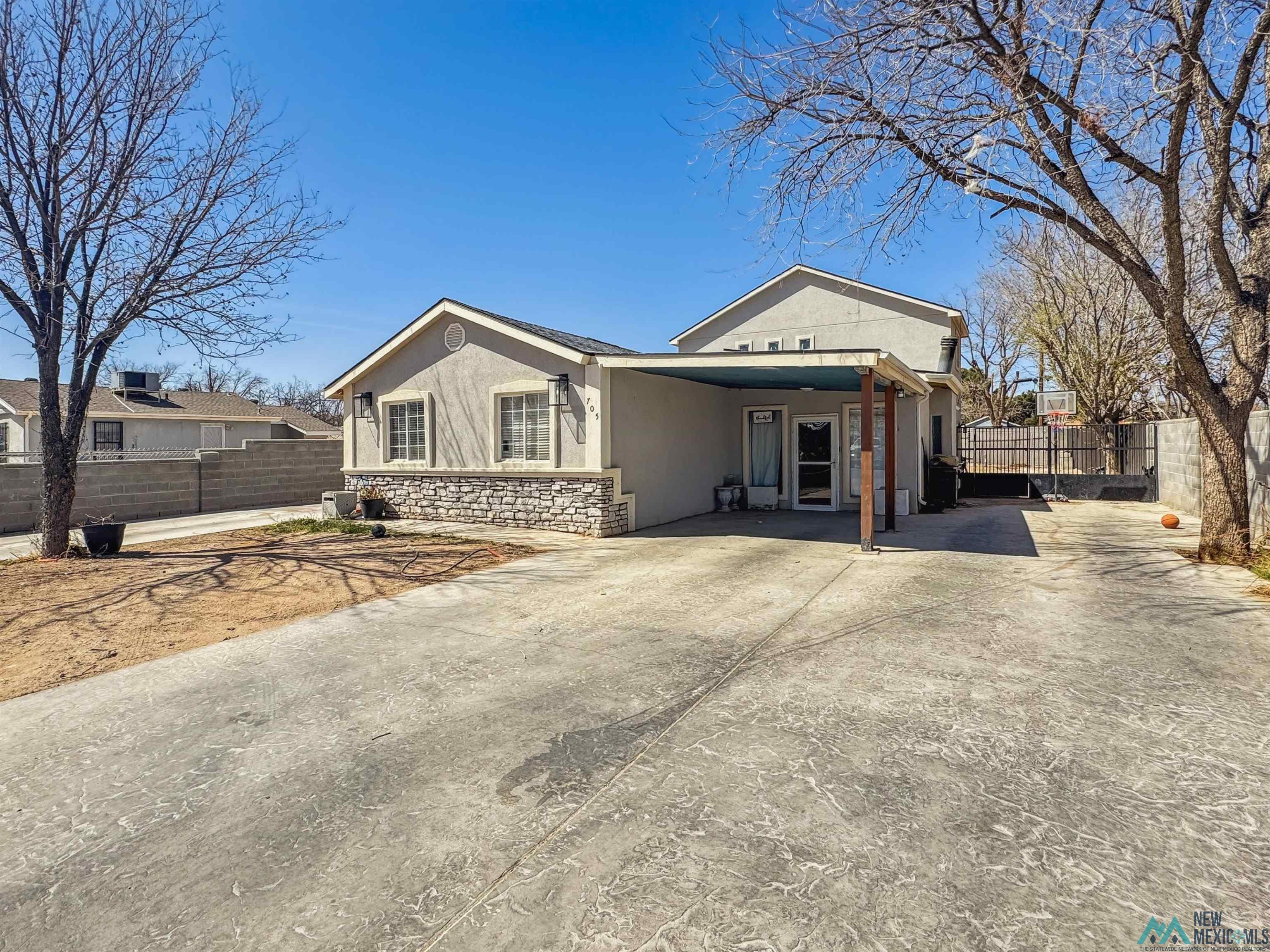 Property Photo:  705 N Second Street  NM 88220 
