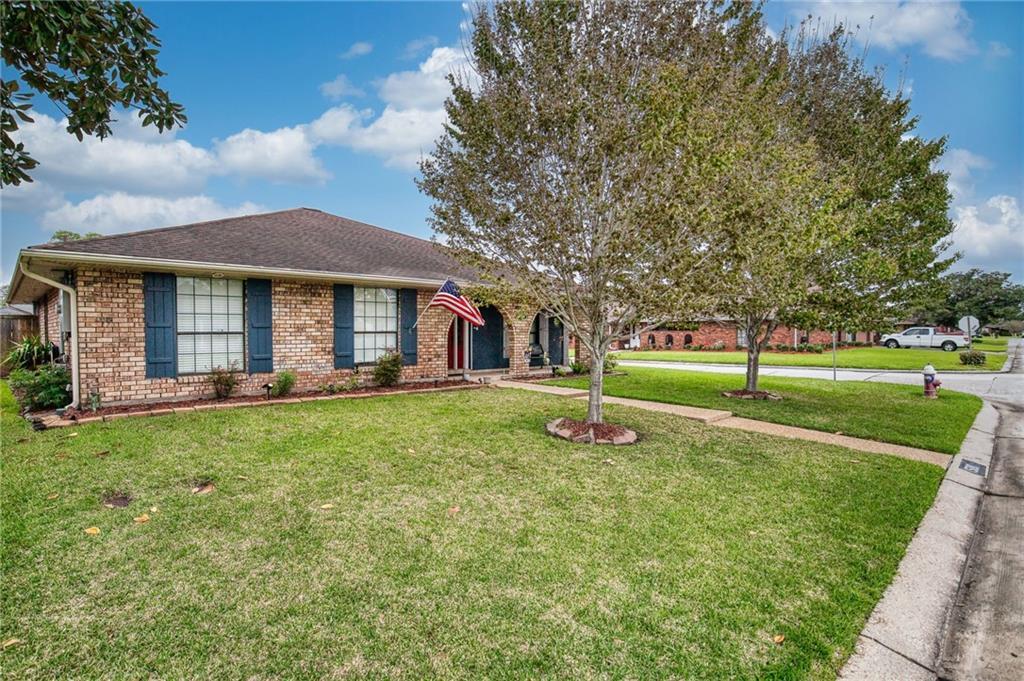 Property Photo:  1500 Avenue F  LA 70072 