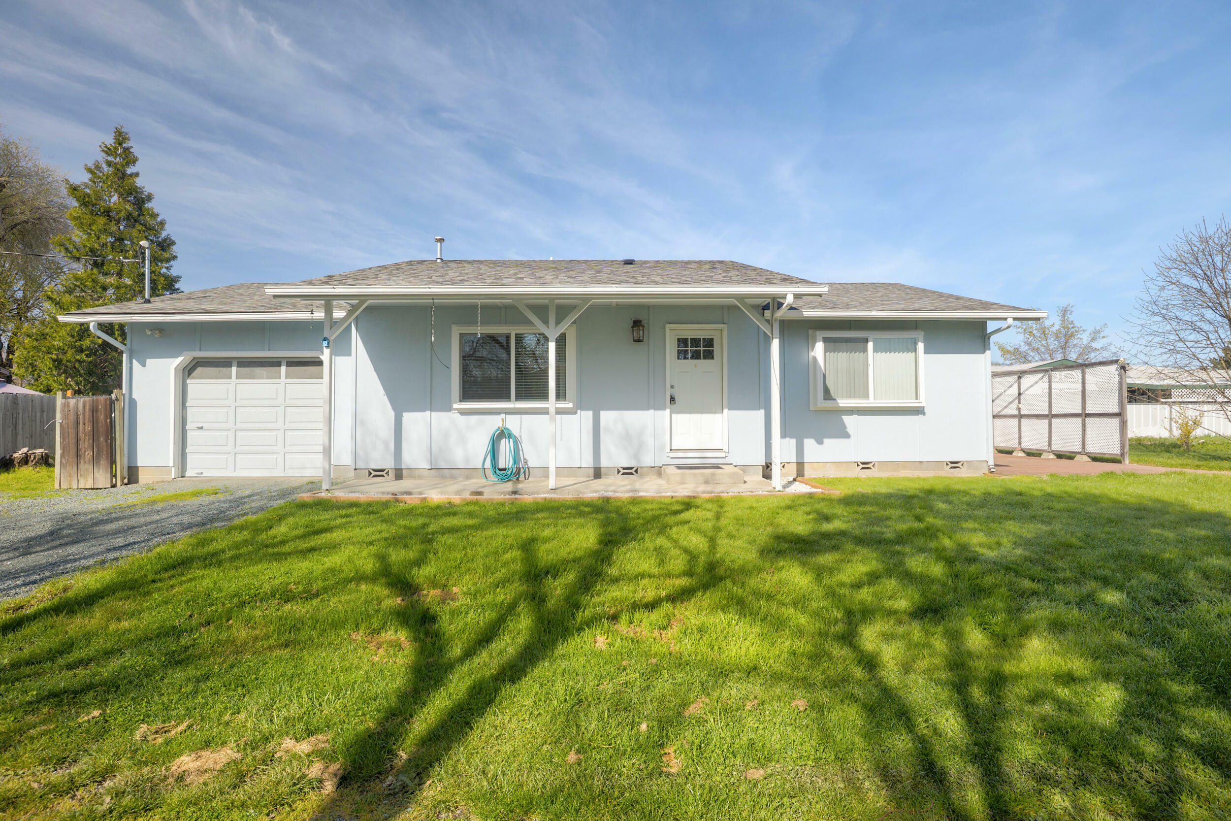 Property Photo: 2368 Redwood Avenue OR 97527